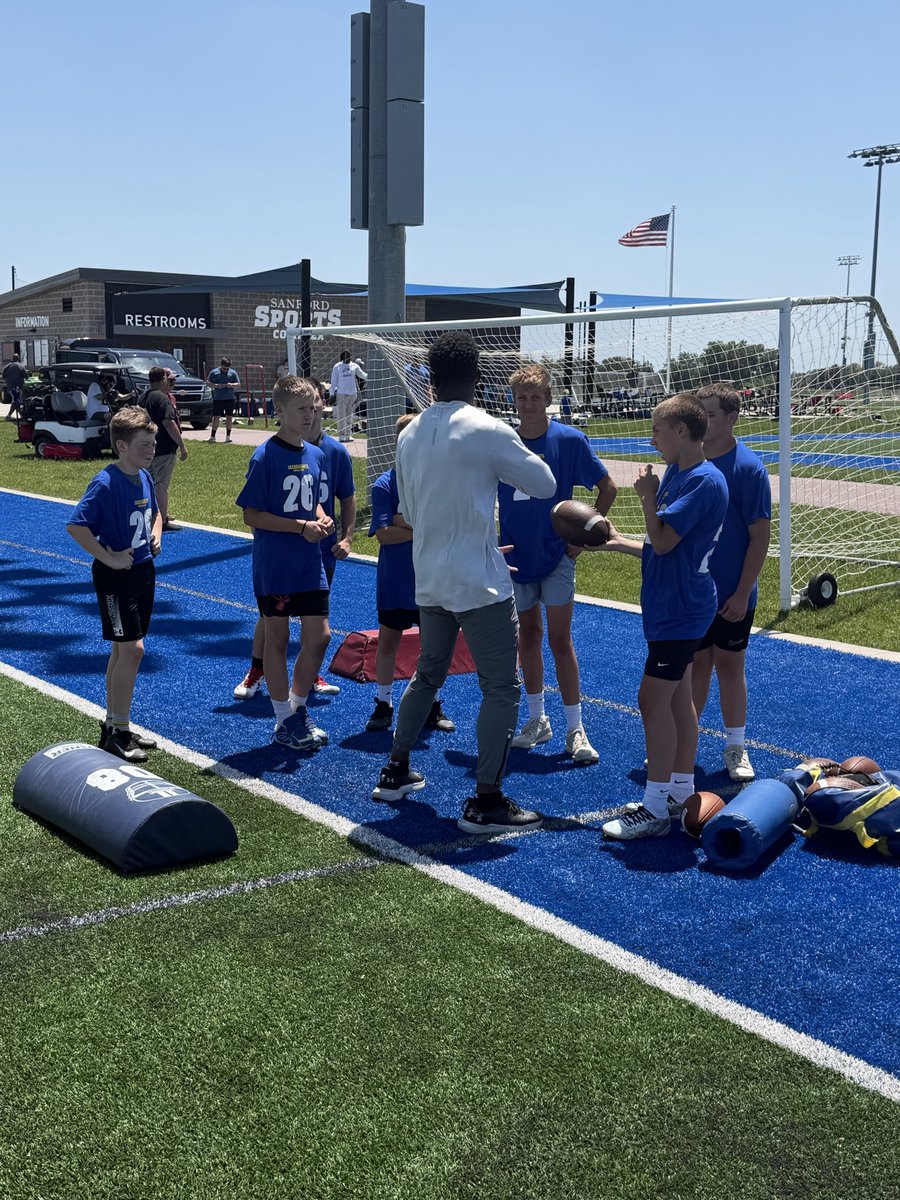 CoachDtjackson's tweet photo. Fun day investing in our Sioux Falls Area youth. The next generation of Jackrabbits improved! 

Appreciate the hospitality that Sanford provided us for our coaches clinic and camp! 
🔵 🟡 ⚪️ 
#GoJacks https://t.co/IqLoRnTbqk