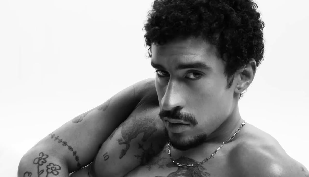 BUTT3RFLY_LUVR's tweet photo. i want him to break every bone in my body..... https://t.co/NQkdzzllsK