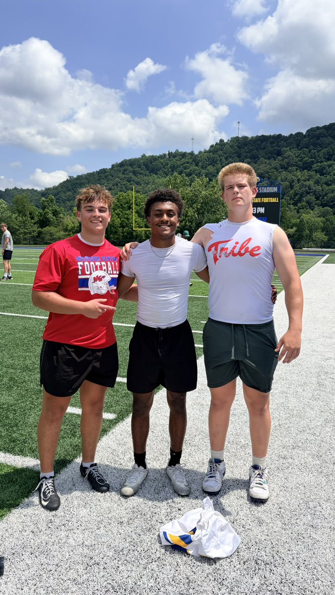 GavynKinley23's tweet photo. Very grateful for the opportunity to go out and work at @MSUEaglesFB camp. Thank you to @CoachJKiernan for the invite. Would also like to thank @CoachTreadAWay for the great coaching. @CoachWoodmanMSU @C_Chap_SC @Coachwb3 https://t.co/DgnJEY2XaZ