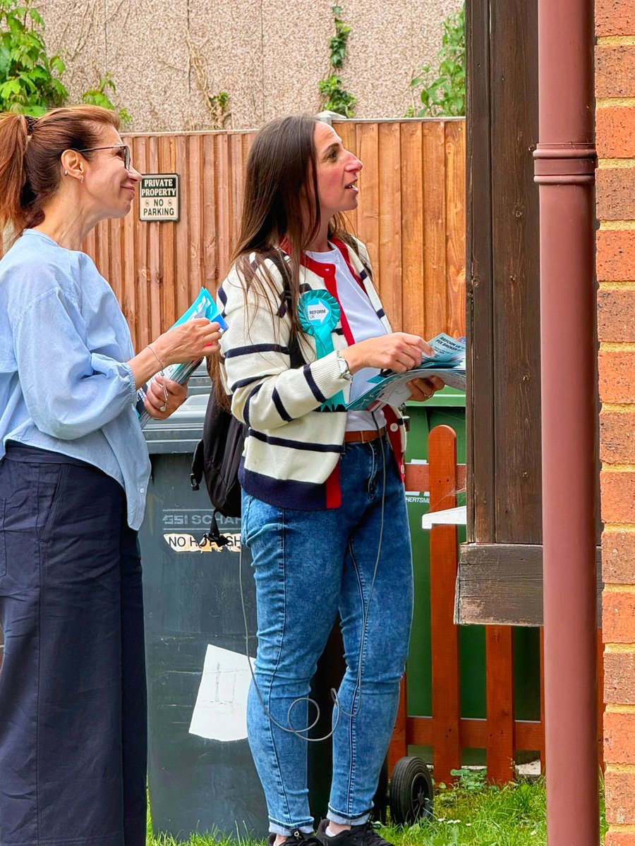 ReformHertsmere's tweet photo. More snaps from @KatieElman’s #ActionDay in Bushey Park!
👉 The message on the doorstep has been consistent: residents are frustrated after years of complacency and neglect by the council. They want accountability, transparency, better local services, and a councillor who listens all year round – not only when there’s an election to be won.
☀️ Bushey Park is clearly ready for a fresh, proactive, and genuinely local voice who will stand up for the community – and we’re confident Katie can deliver.
Thanks again to everyone who joined us this weekend!
🗳️ Vote KATIE ELMAN for real change in Bushey Park on Thursday, 25 June!
@ReformUKWatford @ThomasBrooksUK
#ReformUK #VoteReform #ByElection #Hertsmere #BusheyPark #Herts
