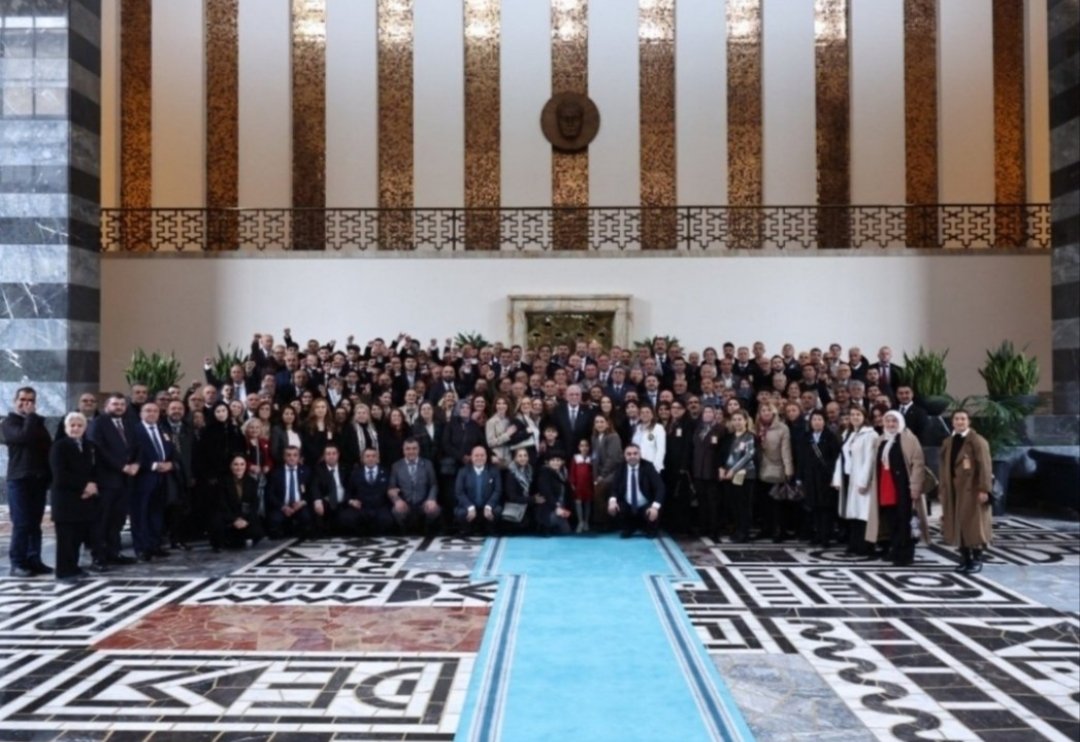 mesutdursunn's tweet photo. 3.Bölge "Kumdan kale" diyordunuz; sizler ihanetinizle, hırsınızla yıkıldınız. Kale dimdik ayakta; çünkü kumdan değil betondan. Kale bu fotoğrafta. Liderinin emrinde. 
Varolsun Teşkilat 🇹🇷🇹🇷🇹🇷 
@MDervisogluTR 
@Yucel_Coskun https://t.co/REdJk733to