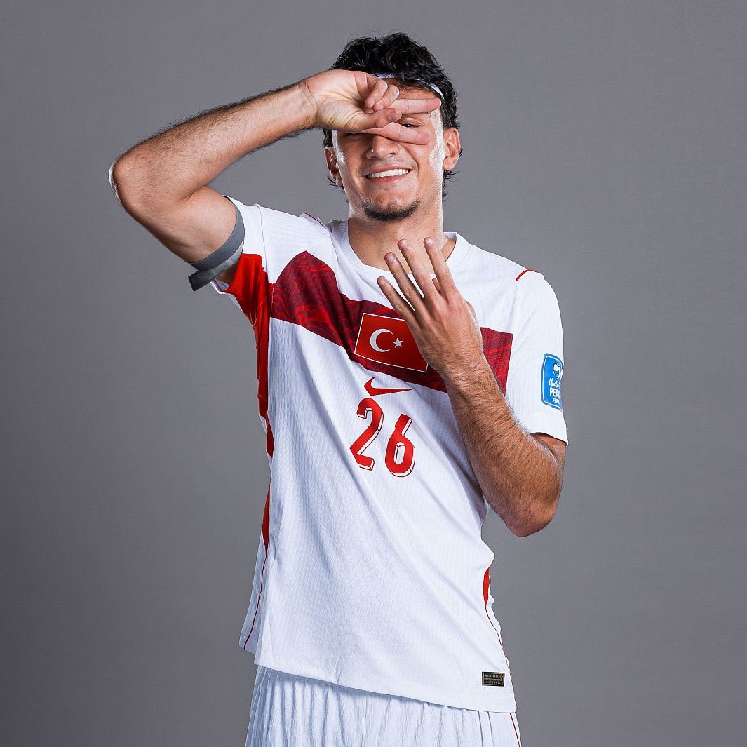 nexustransfer's tweet photo. 🇹🇷 Can Uzun: "Ben Türk'üm. Ailem de Türk. İlk günden beri Türkiye'yi seçeceğimi biliyordum.

Türk olduğum ve Türk hissettiğim için milli takımdayım." (TRT Spor) https://t.co/V8HXYzdQ4y