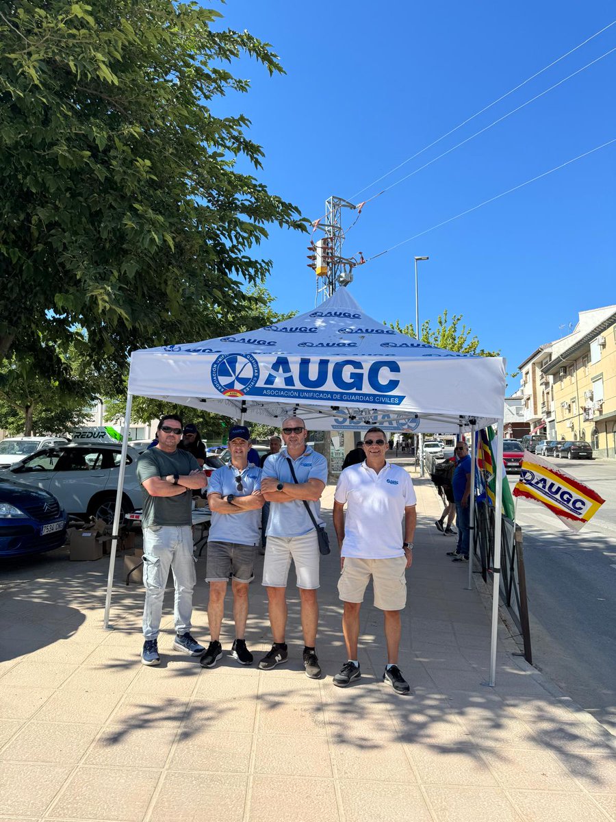 AUGC_Sevilla's tweet photo. En el día de hoy @AUGC_Sevilla ha estado en #Baeza en nuestra academia, para estar cerca de nuestros compañeros alumn@s y explicarles la labor que realizamos y ofrecerles nuestra ayuda en el comienzo de su carrera como Guardias Civiles. #YoSoyAugc https://t.co/4MMKS9bq4j