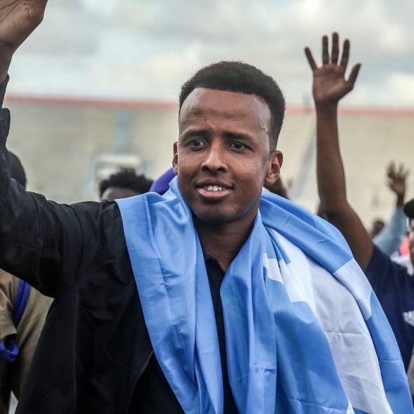 TouchlineX's tweet photo. 🚨🗣️ 𝗡𝗘𝗪: FIFA President Gianni Infantino on the Somalian referee Omar Artan not making it to the World Cup due to restrictions.

"It’s unfortunate what happened to Omar. But again, we don't control everything."

"We try, we discuss, we see… Maybe it's good to just chill, RELAX."

"We try to solve everything. Sometimes screaming and shouting has the opposite effect."

“Don't believe me if you don't want but we always try to find solutions. But we are NOT the kings of the world.”