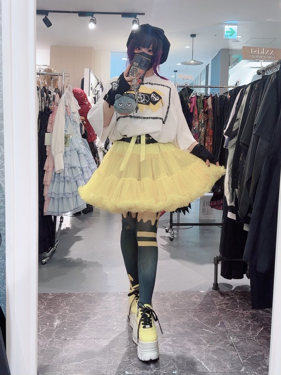 みんみんページ ⊹ ࣪ 2026.05.28(Thu.) ⊹ ࣪ ˖ 新しいお靴を得たので 💛×🖤のコーデ