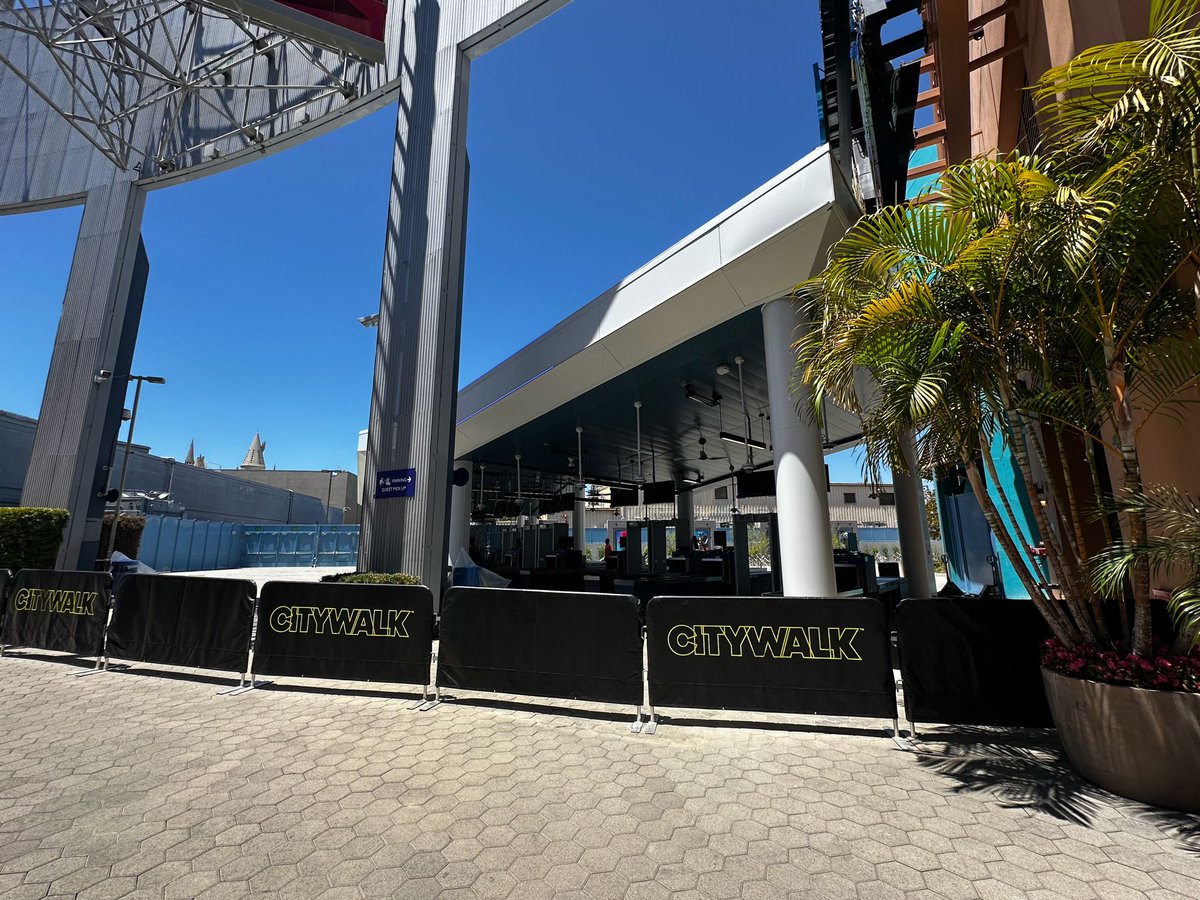 insideuniversal tweet picture