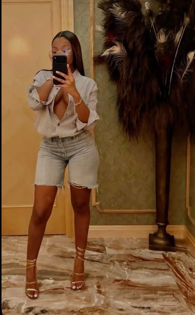 juliethardt's tweet photo. Idkkk about yall but I need me some bermudas. These looks are cuteee😍 https://t.co/CobZecT35J