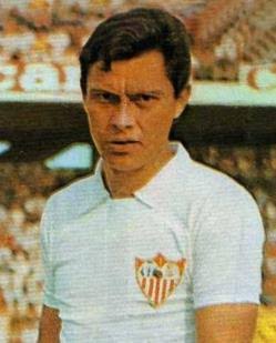 Fjavierales's tweet photo. BABY ACOSTA TAMBIÉN ENTRA EN LA AGENDA DEL SEVILLA FC ⚪

⏳ El delantero ACABA CONTRATO con SU FAMILIA este junio y no ha recibido oferta de renovación a sus 81 años

👀 GETAFE y OSASUNA también están atentos. 

ℹ️ ABC https://t.co/gLlxgAOSKl