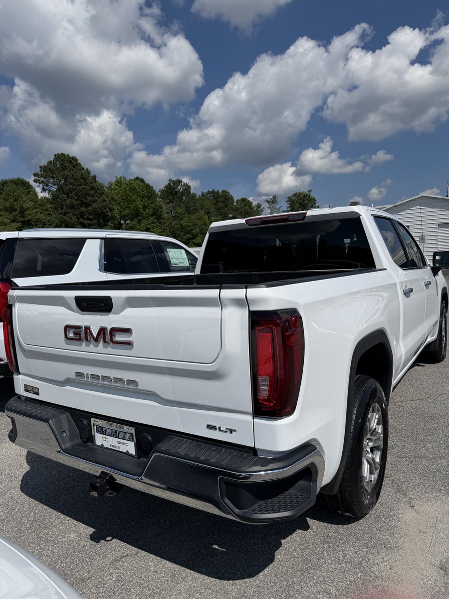 JeffRoberts2117's tweet photo. ✅✅✅✅✅
New on the lot! 
2025 GMC Sierra 1500 SLT
One owner clean CarFax 
50,719 miles V8 5.3L 
Summit white. 

803-276-8888

https://t.co/o8pUJK56FE.

#youdeserveit #vehicles #trucks #SUVs #automotive #stokestrainorchevrolet #Buick #GMC #Chevrolet #certifiedpreowned #Cadillac https://t.co/d6YchQm8RJ