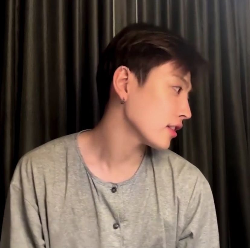 topazfanatic's tweet photo. holy hongjawline https://t.co/eTmWjtwwRr