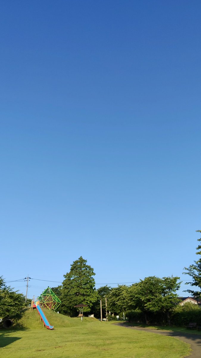 silverdolphin77's tweet photo. おはようございます。絶好のアプローチ練習場を見つけました(←ダメ絶対)
#イマソラ https://t.co/UhyRu6EXNk