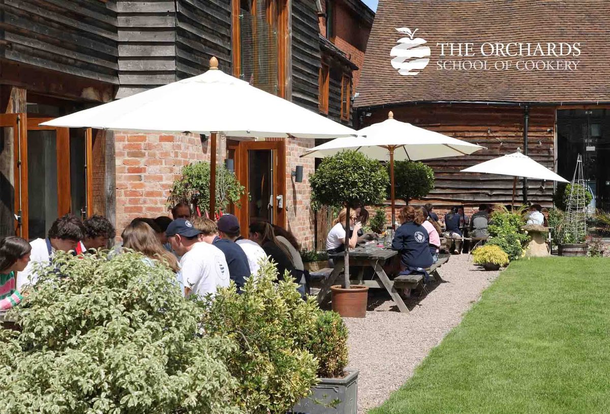 OrchardsCookery's tweet photo. Today, our Chalet Cooks enjoyed a tasty lunch out in the sunshine, between the showers! ☀️🌧️ They've been busy perfecting their plating skills, mastering rolled  roulades, and perfecting the art of pan-frying Sea Bass! 👌🐟 https://t.co/zoIWEsNgoc