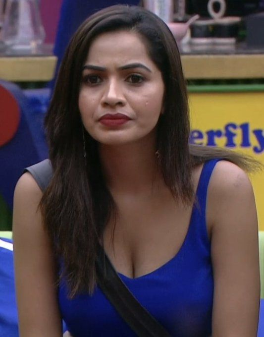 jasmine_jaanu's tweet photo. Shoba shetty, em untave aah boddu chupinchi moddalu leputhav... bbig boss lo ninnu chusi kottukoni roju ledhu https://t.co/3kJLWmExqH