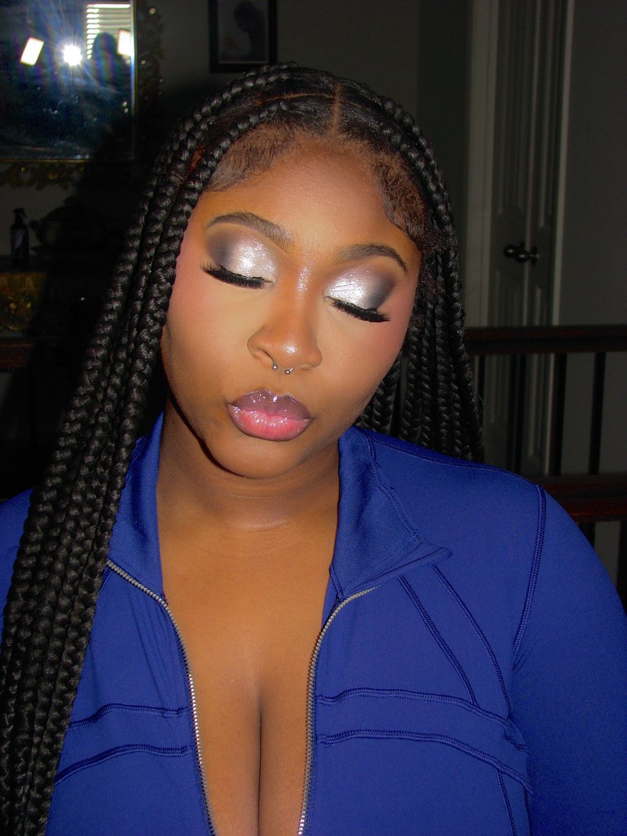 simhecchi's tweet photo. makeup by meee🩷🩷 https://t.co/fBwKNwRy1J