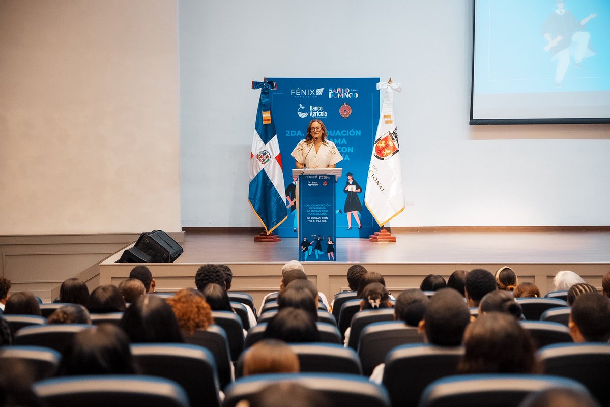 AlcaldiaDN's tweet photo. Seguimos apostamos al presente y futuro de nuestra juventud. 💙

Celebramos la segunda graduación de “60 Horas con tu Alcaldía”, impactando a 330 estudiantes de secundaria con formación ciudadana, emergencias, finanzas, educación vial, medio ambiente y prevención de adicciones. https://t.co/03ae0x9Ibg