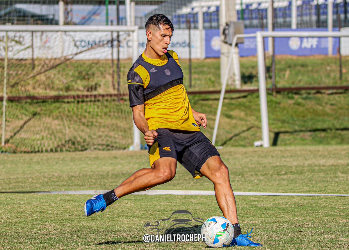 Danytroche's tweet photo. Paul Riveros últimamente a préstamo en Sportivo Luqueño, regresará  al Legendario para este Torneo.
El Central al igual que todo el plantel se debe presentar este Lunes para el inicio de la pretemporada.
@rockandpop955 
@nanduti 
#LaGranJugada https://t.co/xTP6vbrA9K