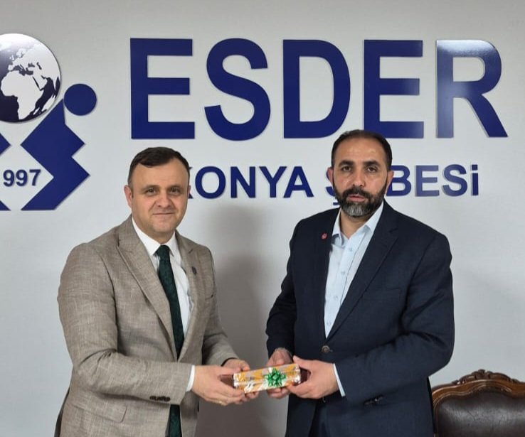 ltf_4281's tweet photo. Esnaf ve Sanatkârlar Derneği (ESDER) Konya Şubemizin tertip ettiği ESDER Söyleşileri "Bir Konu Bir Konuk" programımızın konuğu, Saadet Partisi Genel Başkan Yardımcımız Hüseyin Saydam Bey oldu.

Ülkemizde ve dünyada yaşanan gelişmeler ışığında “Milli Görüş’e Duyulan İhtiyaç” başlığıyla gerçekleştirilen programımızda; güncel siyasi, ekonomik ve sosyal gelişmeler değerlendirilirken, Milli Görüş’ün ortaya koyduğu adil düzen anlayışı ve çözüm önerileri ele alındı.

Programımız, soru-cevap bölümüyle daha da zenginleşerek son derece verimli ve faydalı bir atmosferde tamamlandı.

Kıymetli değerlendirmelerini bizlerle paylaşan Sayın Hüseyin Saydam Bey’e ve programımıza iştirak eden tüm misafirlerimize teşekkür ediyoruz.