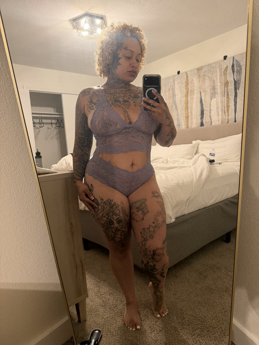 TheeVioletFlore's tweet photo. Front or back? 🤔 👀 https://t.co/taZeooXxOK
