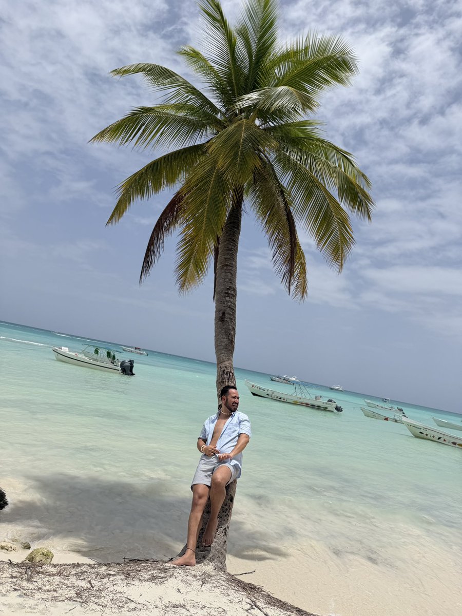 CarlosGlez__'s tweet photo. APERISIMO los días en DOMINICANA 🇩🇴🫰✨ https://t.co/23FLHIeQ0P