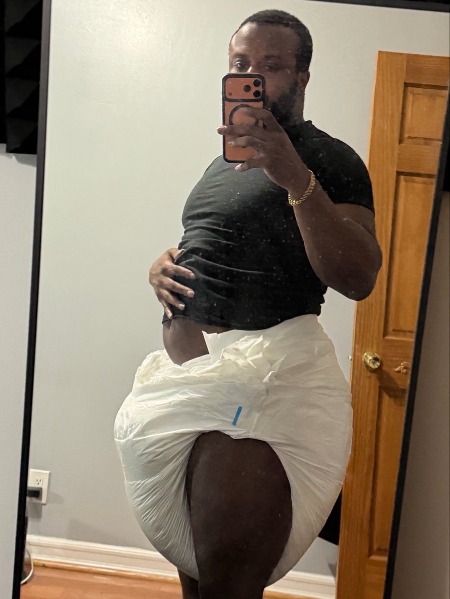 maxdiaperby's tweet photo. Day 1 in these diapers. Working all weekend to satisfy my goddess but I’m staying diapered🥴 even just had a family sized portion of Taco Bell https://t.co/sErJSQIGEE
