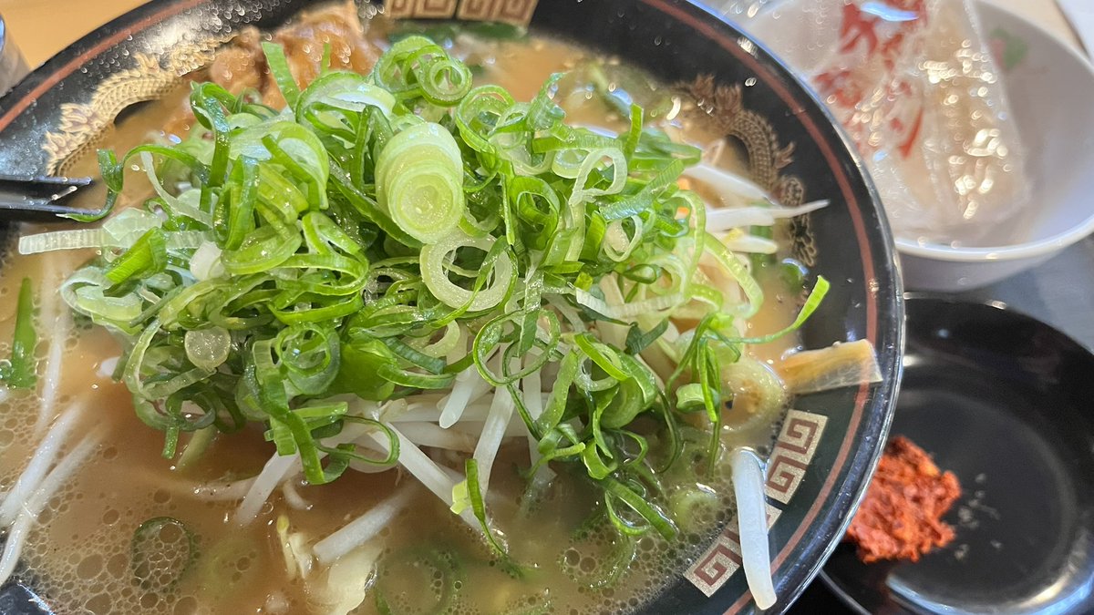 Namiheinc's tweet photo. おはようございます！

刈谷SAのラーメン横綱にて
野菜ラーメンをいただきました🍜

ネギを乗せすぎて麺が見えません👀
運転疲れの身体に染み込みます☺️
#おは戦80611jm🌴 https://t.co/Pte5rU4kdd