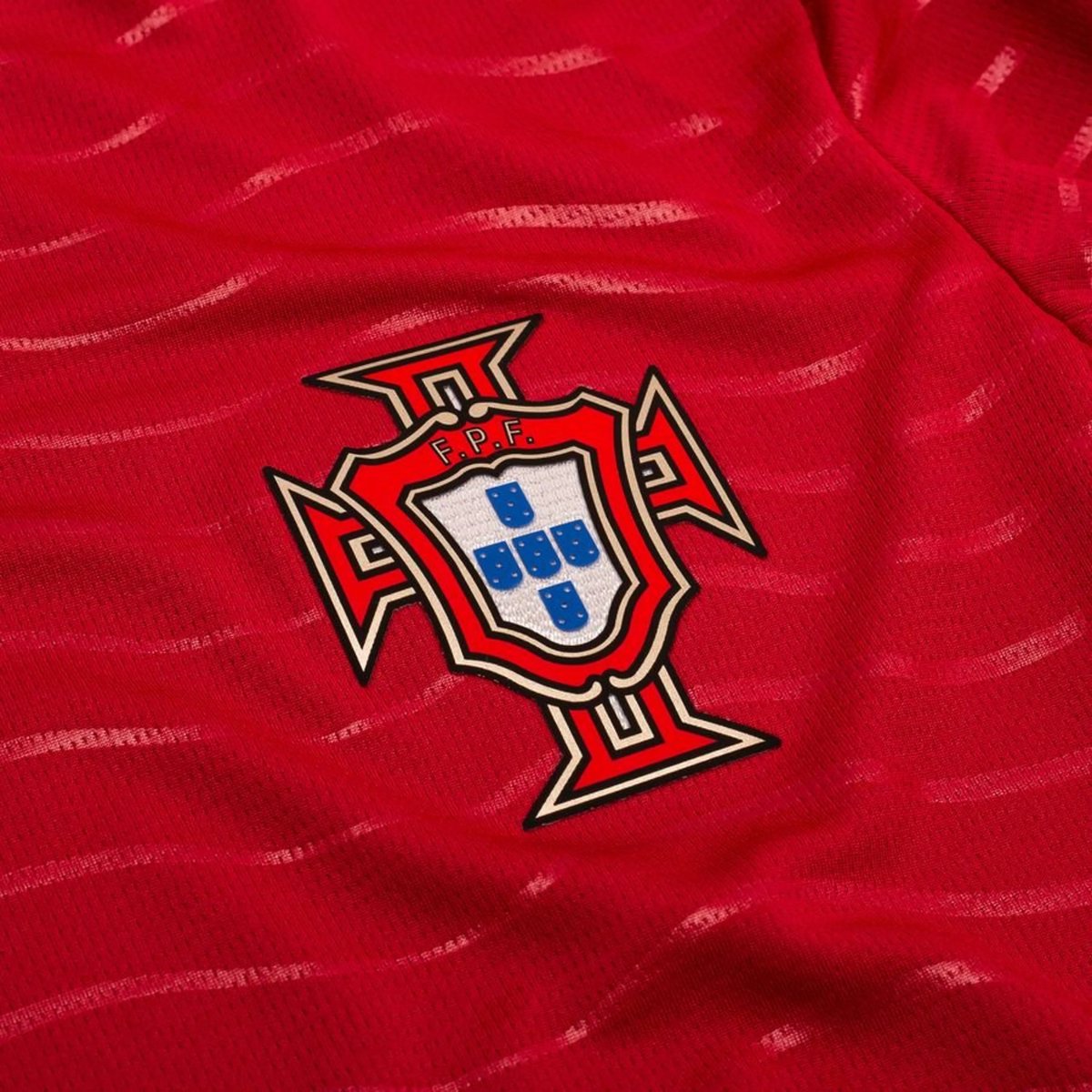 TeamCRonaldo's tweet photo. 🚨 Roberto Martinez substituted all players except Cristiano Ronaldo. 🇵🇹 https://t.co/vb1qvDLJ9y