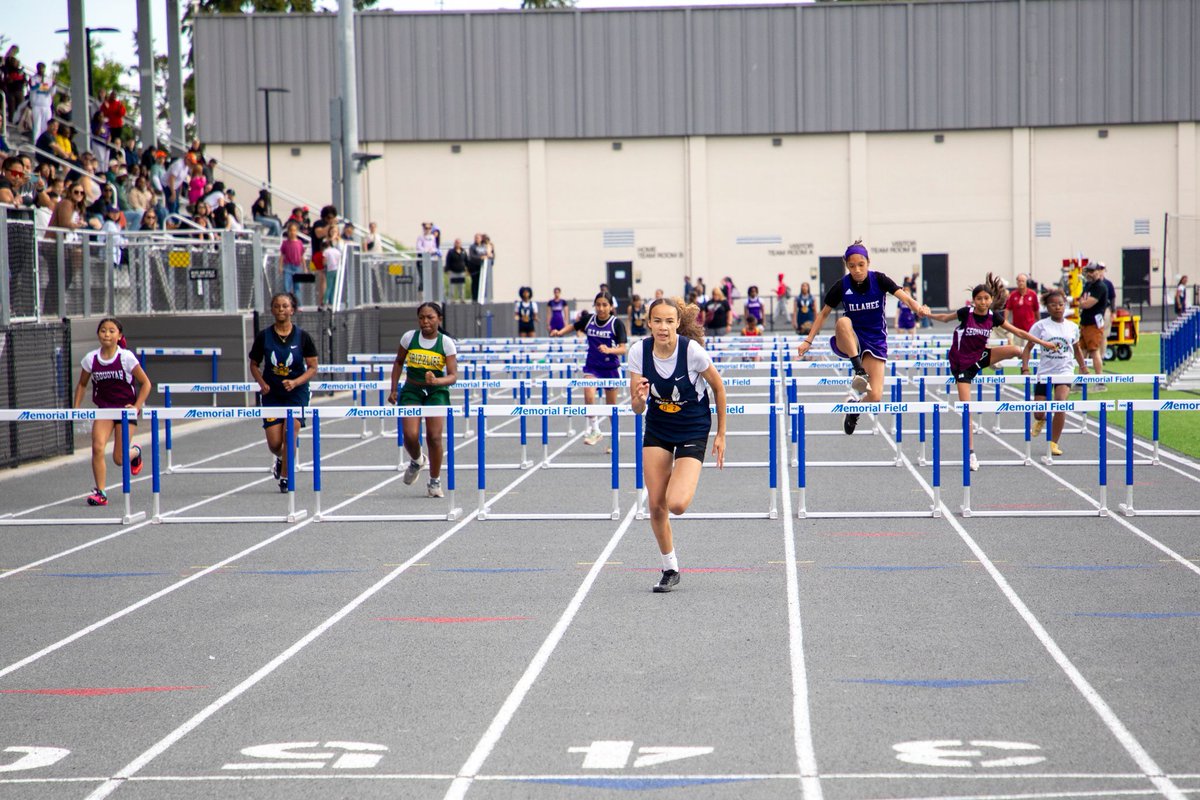 FWPS210's tweet photo. Scholars from all FWPS middle schools came together at Federal Way Memorial Field for an exciting end of year track &amp; field meet, showing off incredible talent in the high jump, long jump, and a multiple track races. Thank you to our coaches and supportive fans!
#FWPSAthletics https://t.co/PRafPQ0Lia