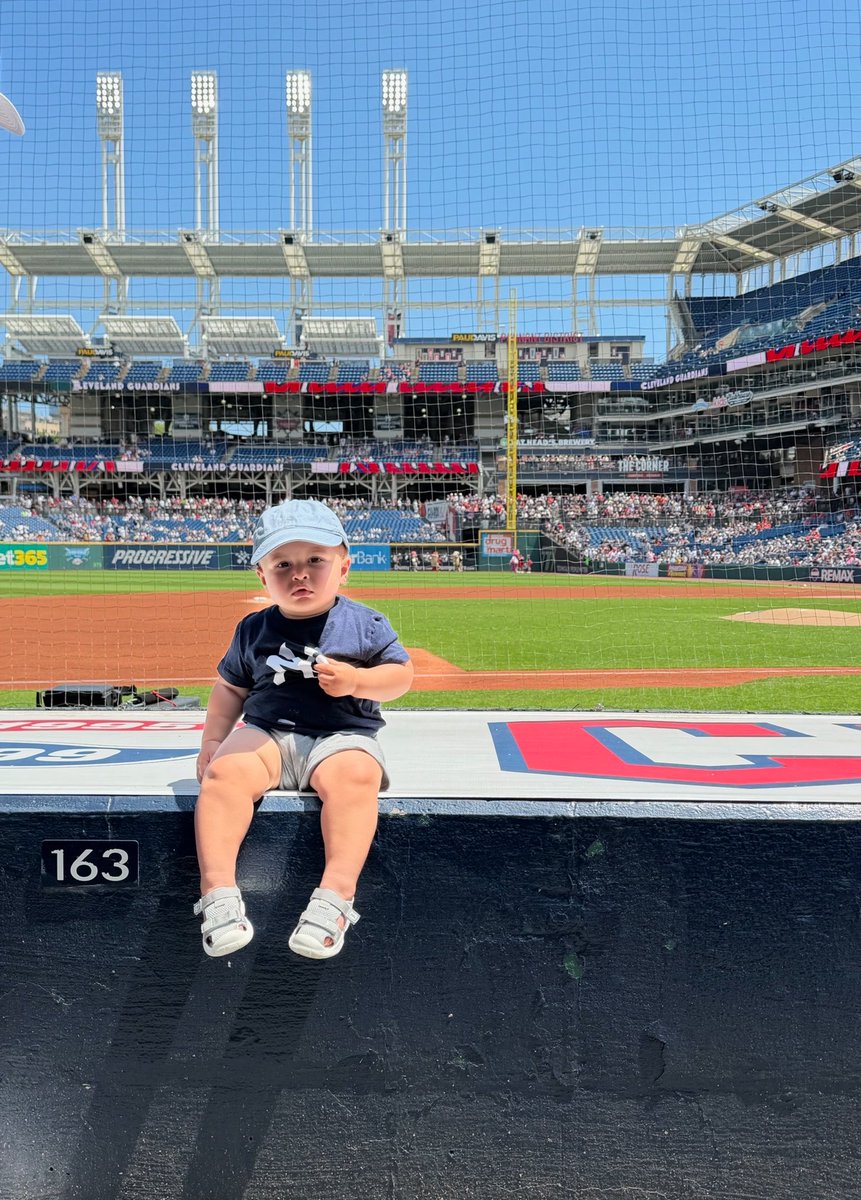 vrizz52's tweet photo. Great day for some baseball. August got to watch Mom and Dad’s teams play each other and made the Jumbotron. 2nd MLB Stadium and got to watch his 2nd @Yankees win in person! https://t.co/kDQmF6JRJt