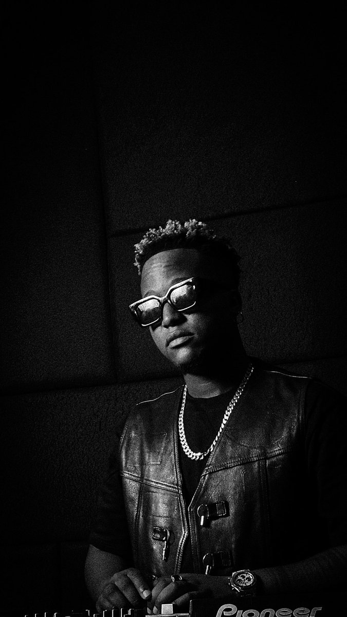 DJMAGICTOUCHUG1's tweet photo. In life, just like in a set, the transition has to be smooth. 

I’m fading out the old year with all its lessons and cleanly dropping the beat on this new chapter. 

Grateful for the breath of life and the chance to keep the world dancing.

HAPPY BIRTHDAY TO ME 👌 https://t.co/2VKjPlWbix