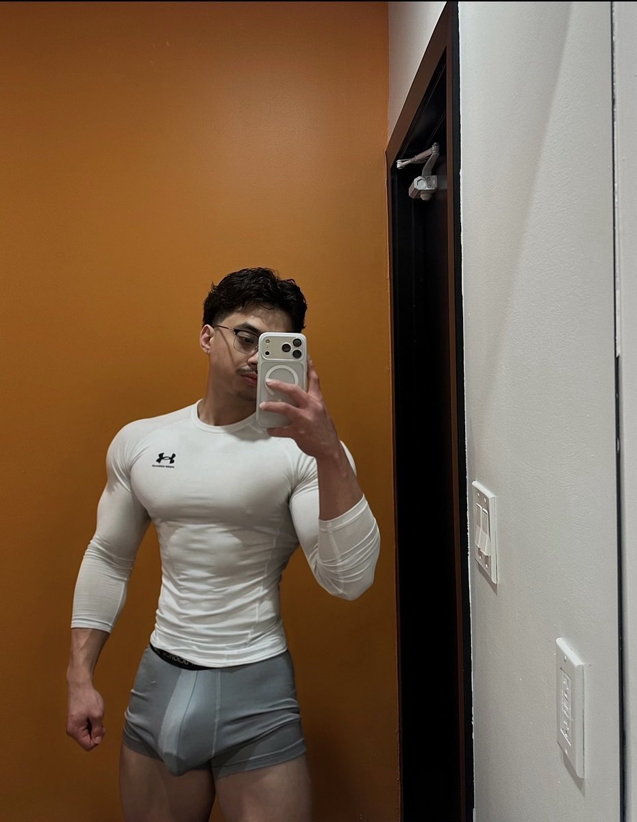 dudeshubdaily's tweet photo. keep your eyes up https://t.co/2HQ7UHKyNu