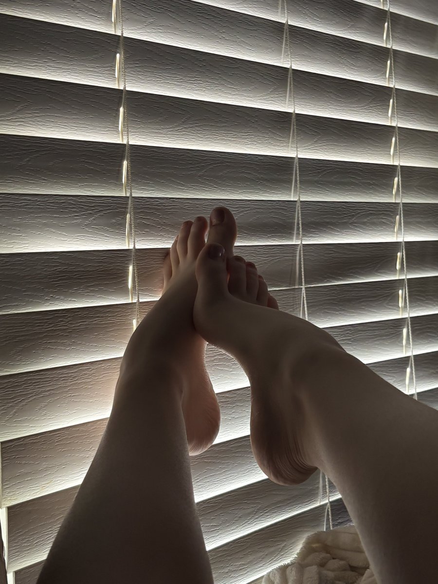 dollfacedreamax's tweet photo. Your life has never been better since you’ve seen my soles, your wallet aches as my control takes it all. 🫶🏻

Findom Feetworship Giantess https://t.co/vV2FWOQFPO