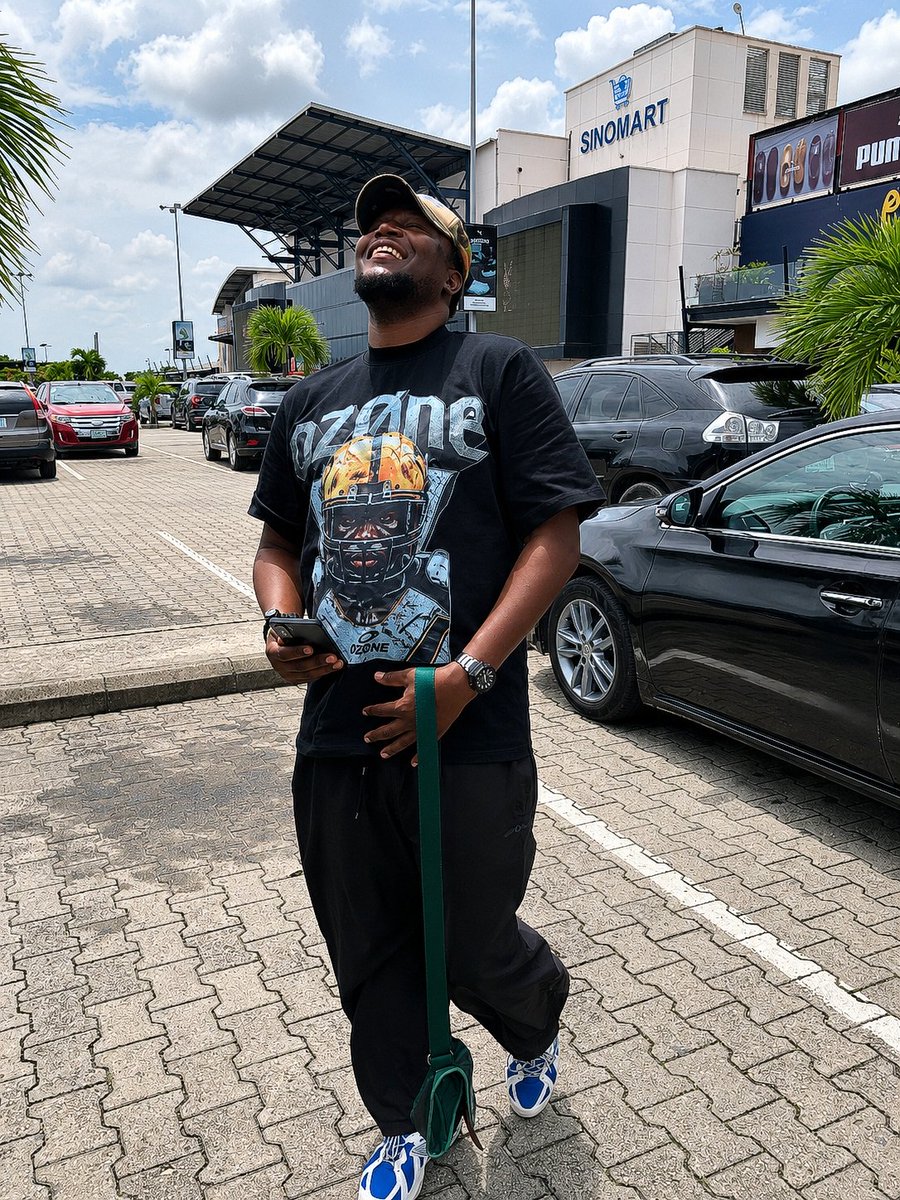 ozFreeFridays's tweet photo. Though in tune with policies of the government, its not news that Nigerians are currently feeling the heat of National challenges &amp; the pains of the Economic Reforms to the point that there's nothing out there better than an ozOne made t-shirt. It's spirit and aesthetic insulates https://t.co/pySiyexOpI