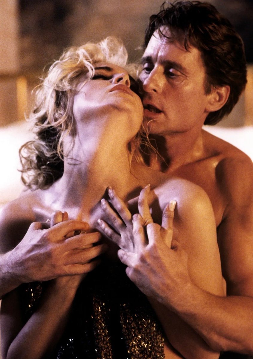 centralmoviezz's tweet photo. 55 movies that pushed intimacy to the absolute limit on screen... 🎬🔥

A thread 🧵👇 https://t.co/jmdNP9iML9