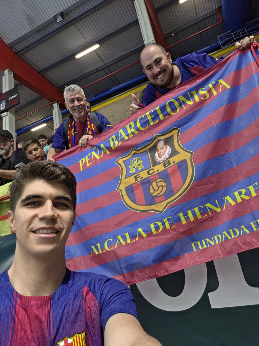 pbalcala's tweet photo. Y muchas gracias a los jugadores por su predisposición al posar junto a nuestros peñistas https://t.co/w1ocEhoD4Y