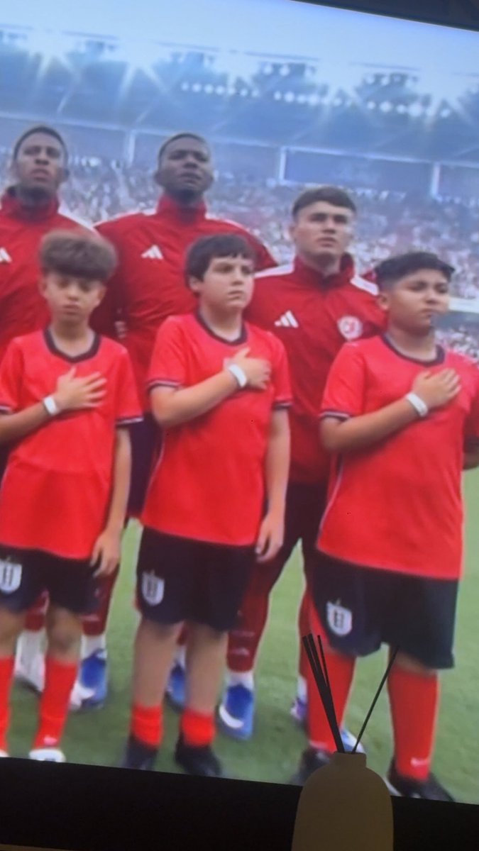 JayykR's tweet photo. These boys must’ve been well moved by the Costa Rican national anthem 😭 gotta respect it 😂 https://t.co/Cnu5wdzwTR