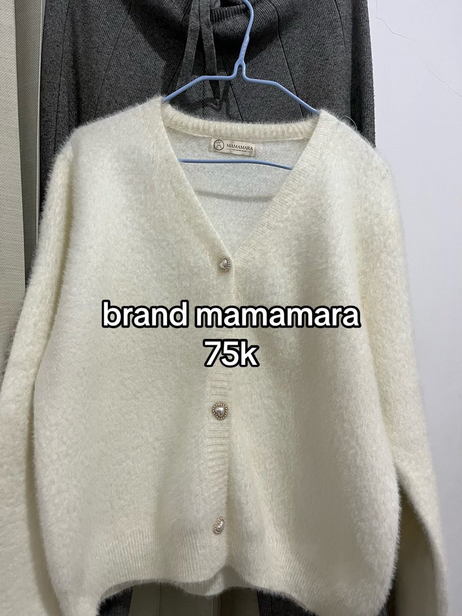 simjaeoyun's tweet photo. yang cari cardi &amp; jeans yuu https://t.co/ja3fkmmymU