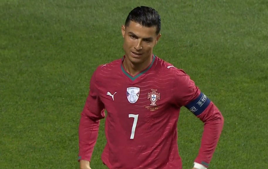 UtdFlo_'s tweet photo. Cristiano fait un mauvais match ce soir, mais comme dirait un vieux sage :

« Personne n’est plus dangereux qu’un Ronaldo qui n’a pas marqué au match précédent » https://t.co/cSjnLwJfmd