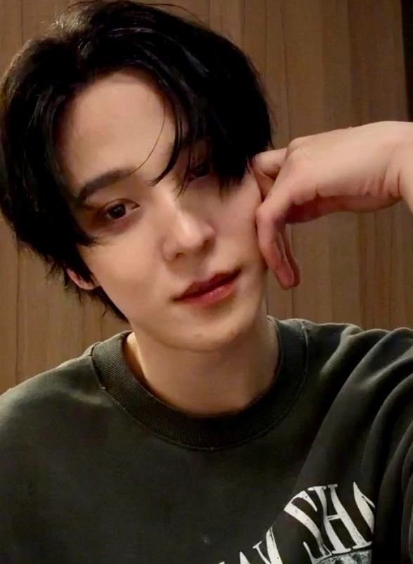 yungisholic's tweet photo. someone’s future husband… https://t.co/g8fe89a2AV