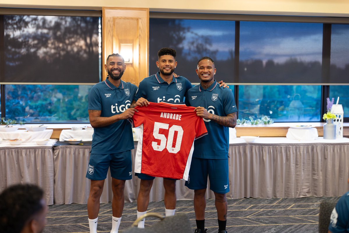 fepafut's tweet photo. ¡LOS 50 PARTIDOS DE LOS DE PANAMÁ OESTE!

Felicitamos a los jugadores de #PanamáMayor🇵🇦, Andrés Andrade (51) y Roderick Miller (50), por alcanzar y superar la marca de los 50 partidos con la selección 👊🏼.

#MareaQueLate https://t.co/WsXKNNRmnx