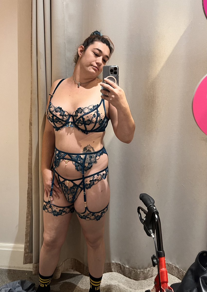 meeks2019's tweet photo. What would you do if you had the chance to???? If you feel like spoiling a girl feel free to have a look at my throne acc https://t.co/L27lvkMTEt