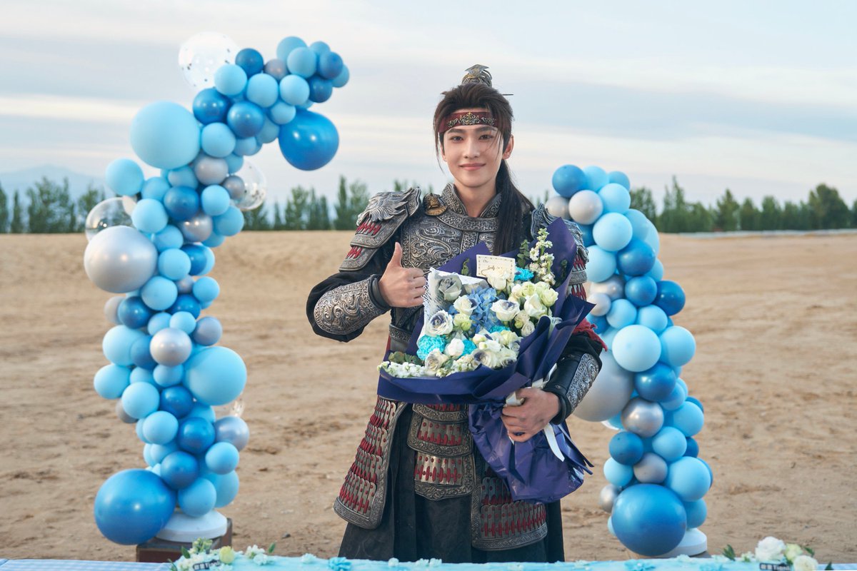 yangyang_tweets's tweet photo. 【260611】#YangYang’s team shared new snaps from #不让江山 filming wrap-up💙

#杨洋 #YangYang杨洋 #หยางหยาง https://t.co/eTdCdZHgQR