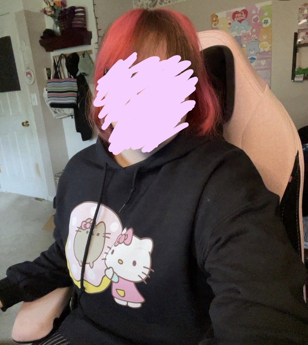tinytafi's tweet photo. I miss my pink hair so much https://t.co/uE7DVbrb1V