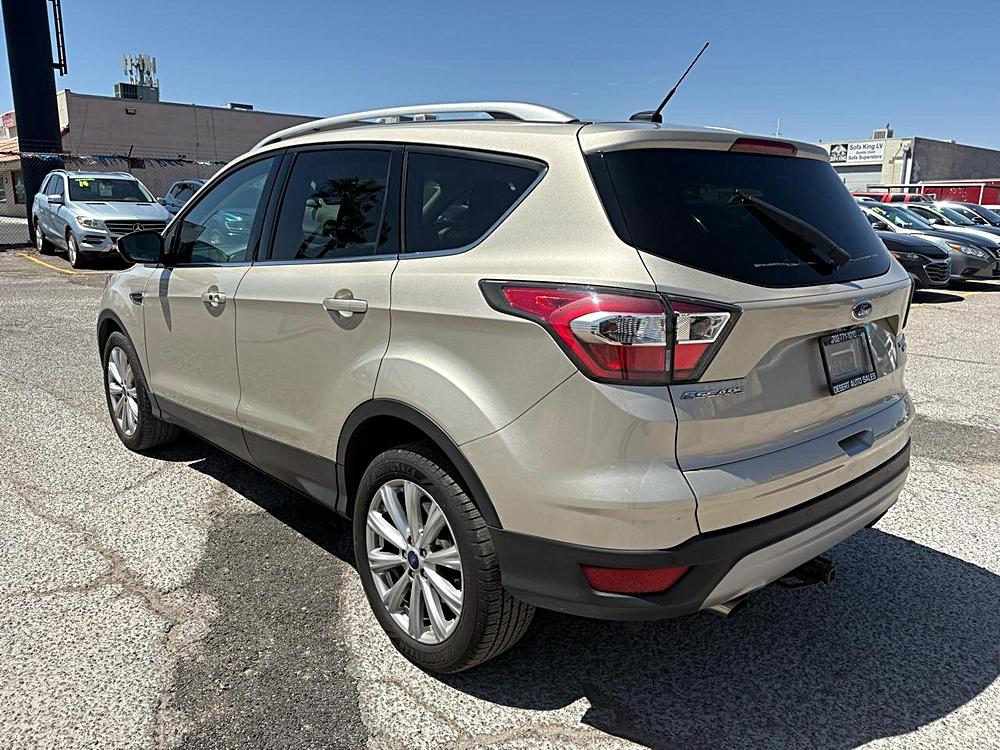 DesertAutoSales's tweet photo. 2017 Ford Escape $9,999 https://t.co/356rmGxJTS
