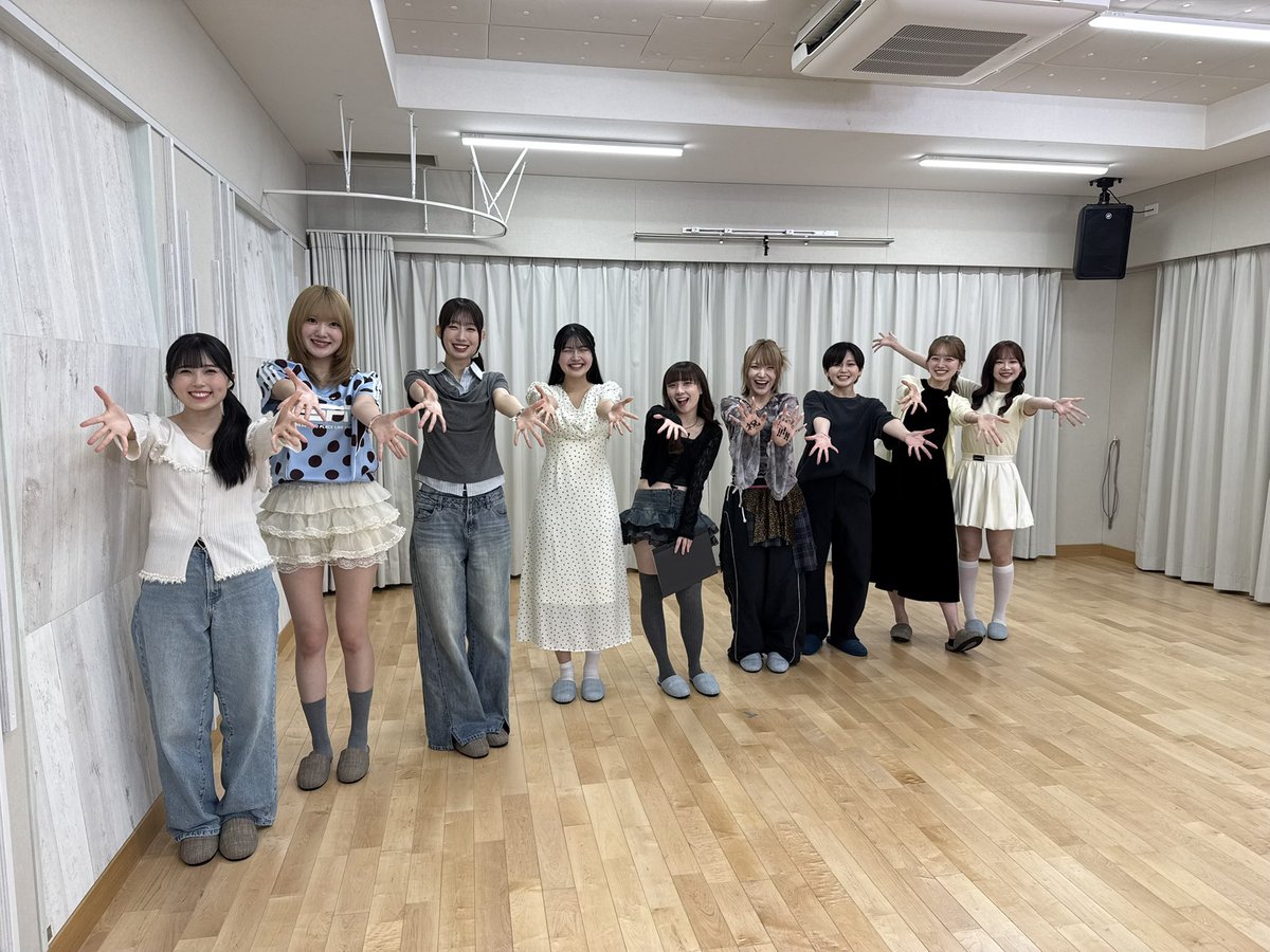 BEYOOOOONDS_'s tweet photo. 先輩初心者のビヨーンズさん🔰

実は毎回”BEYOOOOONDSへようこそ”の練習をしていました

#ビヨのおすそわけ https://t.co/N5935s0EZU