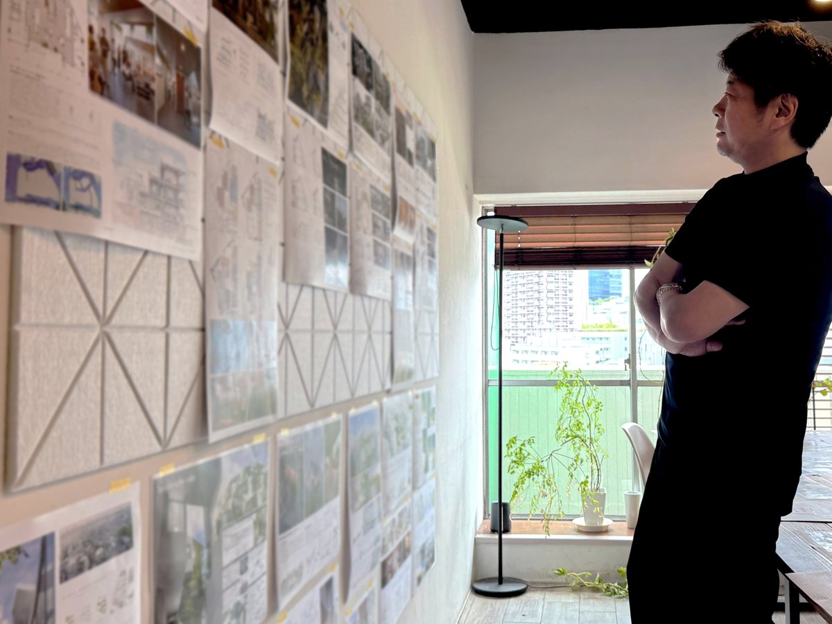 faithnetwork_jp's tweet photo. 建築コンペ「Faith Design Competition2026」
皆さま、たくさんのエントリーありがとうございました！

審査員の小川 達也氏より、
審査中のご様子が届きました。

応募者の皆さま、
そして本コンペティションを応援してくださっている皆さまへ、
審査の空気感を少しでもお届けできればと思います。
 
それぞれの提案に込められた思考や時間に触れるように、
図面や言葉の一つひとつを丁寧に読み解きながら、
審査が進められています。

#フェイスネットワーク #faithnetwork