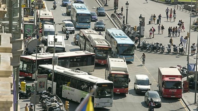 Terra_Futur's tweet photo. El tramvia ocupa molt espai, millor el bus elèctric. 
Els busos elèctrics 🚍🚍🚍🚍🚍🚍 https://t.co/U6kNp2ko8S