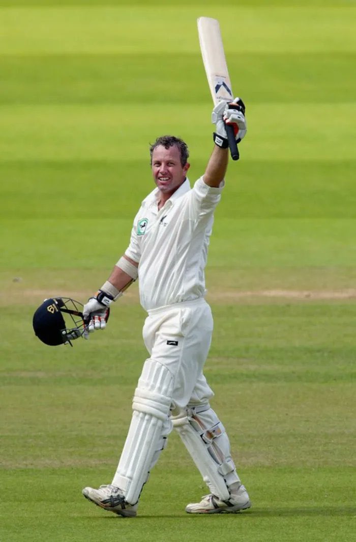 SACHforever's tweet photo. Former 🇳🇿 bat, known for his dodgy batting style and having a great sense of humour too.

He once made a statement on his batting, describing as having a straight drive &amp; a forward defensive with 27 variations of the leave. 

Happy Birthday Mark Richardson ❤ https://t.co/hwAia4mQxq