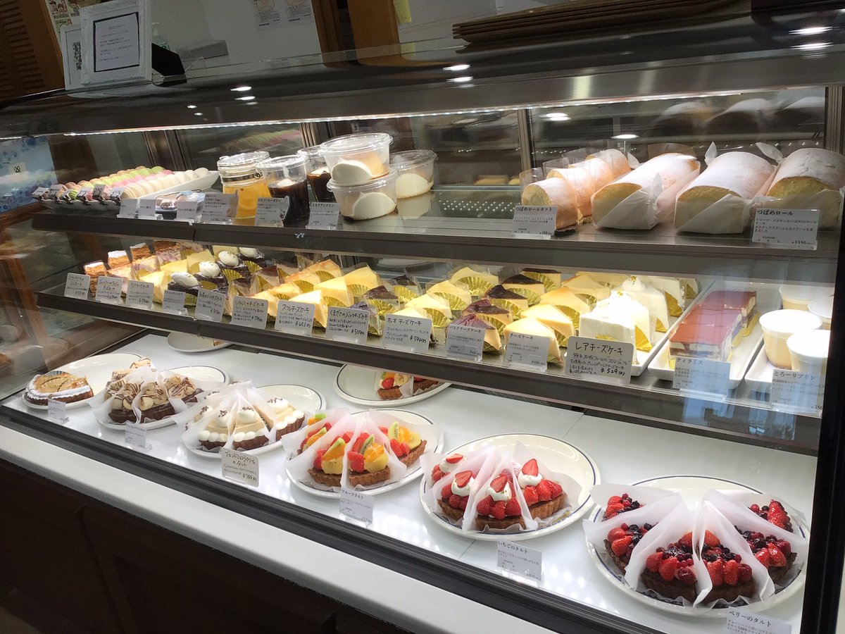hirundo_jp's tweet photo. こんにちは🌞
今日もチーズケーキフェア開催中🧀

ティラミスやいちじくのチーズケーキ、ブルーベリーのクランブルチーズケーキ、スフレチーズケーキ。。。チーズケーキといっても味も食感もいろいろありますよ
ぜひこの機会に食べ比べも楽しんでくださいね

コーヒークリームのミルフィーユもあります https://t.co/HZxXC4Sg3i