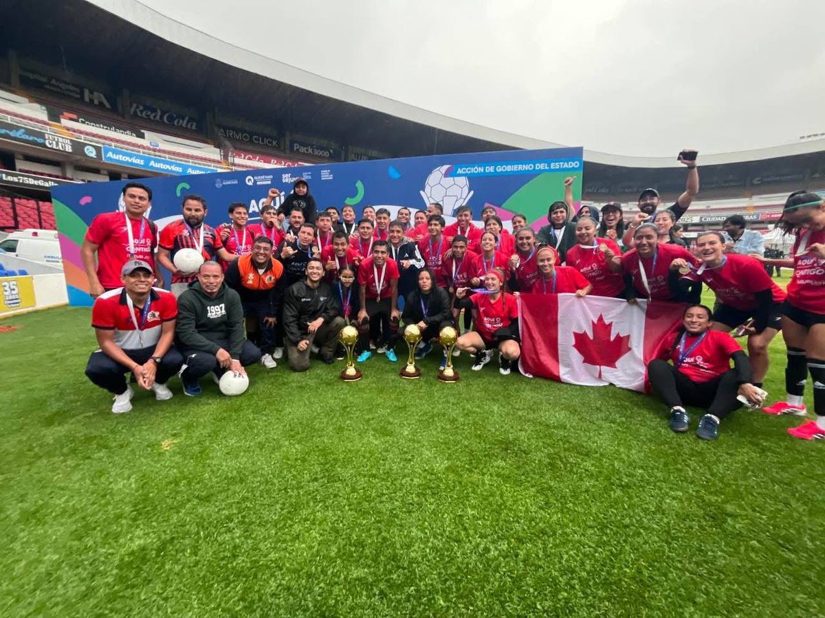 RobertoCabreraV's tweet photo. ¡El talento sanjuanense triunfa!

En San Juan del Río estamos sumamente orgullosos por la destacada participación del las y los talentosos deportistas que participaron en el Mundial Joven, celebrado el pasado fin de semana, en el que los sanjuanenses ganaron 3 de 4 categorías: Sub21 Varonil, Sub21 Femenil, Sub29 Varonil, Sub29 Femenil. 

Muchas felicidades al Club Deportivo San Juan, Arena 74 y Sampdoria Palmillas, que sobresalieron de entre 72 equipos de los 18 municipios del estado. 

Ustedes son ejemplo de esfuerzo y dedicación. Gracias por inspirar a las nuevas generaciones a dar lo mejor de sí. 

¡Felicidades campeones y campeonas! 

#LegadoDeBienComún