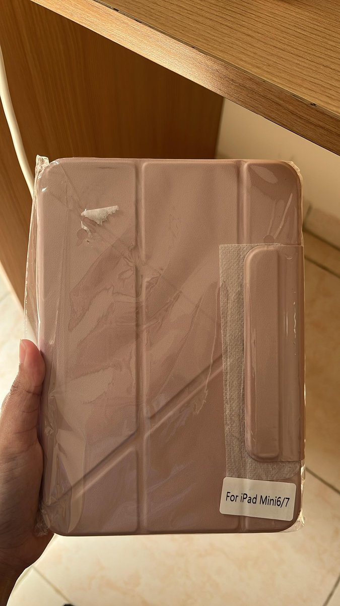 surursure's tweet photo. Mau nawarin ini, beli diharga 240k nego aja sampe jadii, ipad air 6/7 https://t.co/9VHHpzcmd7